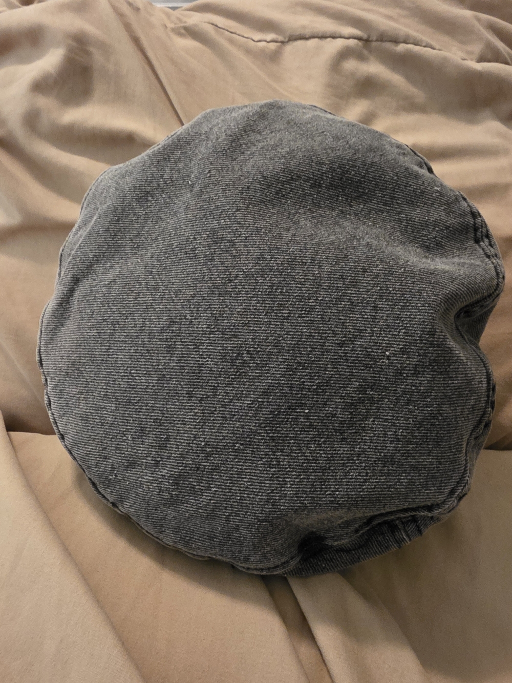 Look-A-Like Yves Saint Laurent Gray Corduroy Baker Boy Hat with Gold Logo - Picture 3 of 4